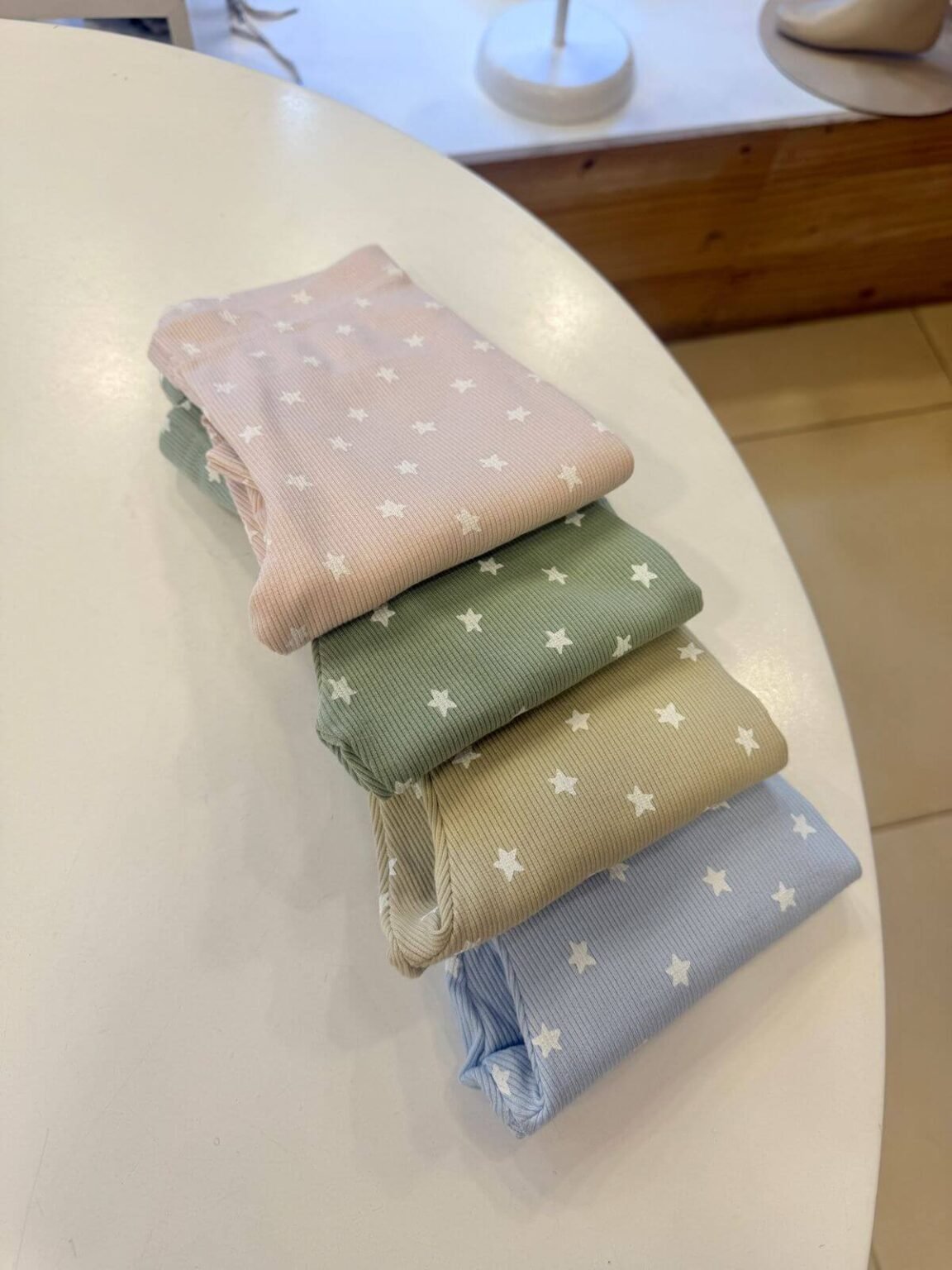 Calza morley estampada con estrellas