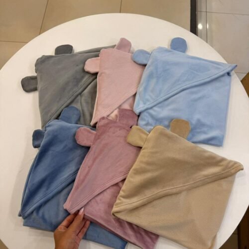 MANTA DE OSO CON CAPUCHA Y PIEL POR DENTRO