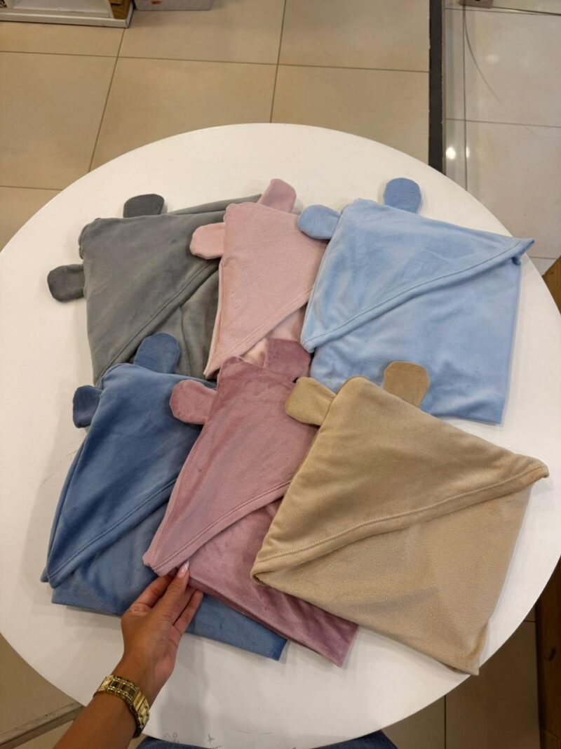 MANTA DE OSO CON CAPUCHA Y PIEL POR DENTRO