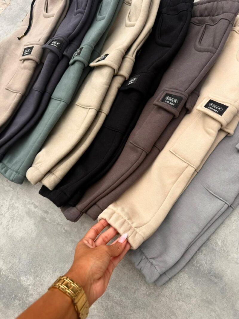 3 JOGGING CARGO CON PUÑO FRISADO