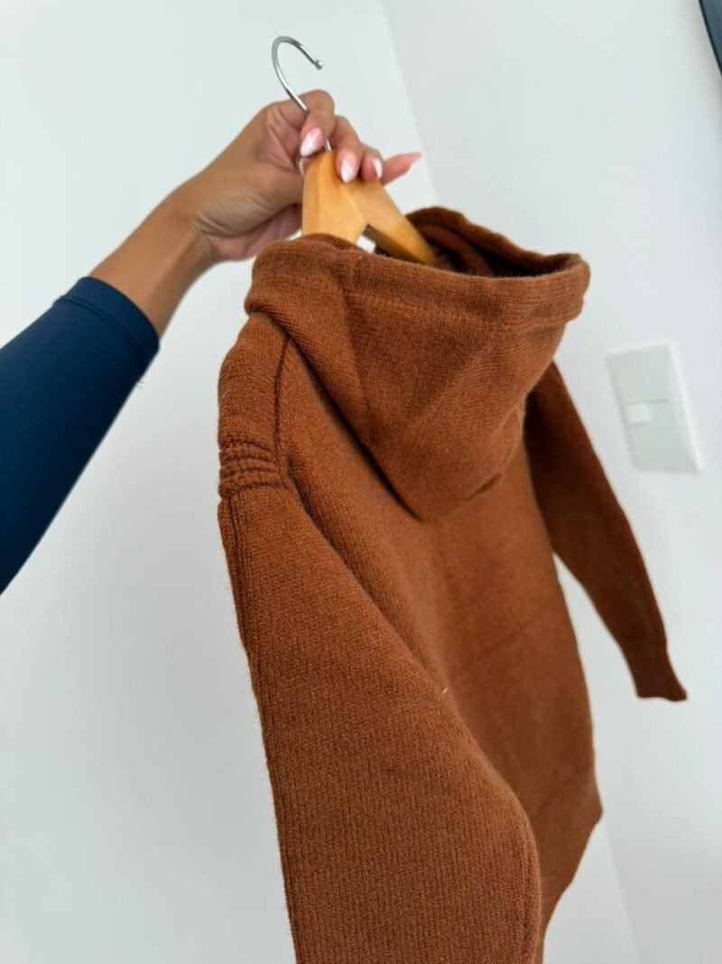 SWEATER IMPORTADO CON CAPUCHA