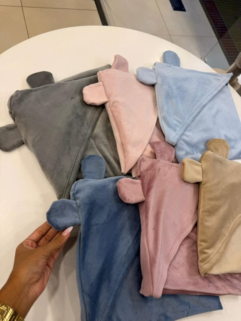 MANTA DE OSO CON CAPUCHA Y PIEL POR DENTRO