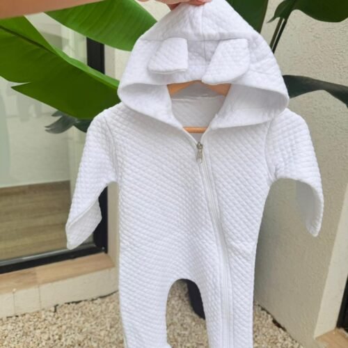 ENTERO MATELASSE CON CAPUCHA CON OREJITAS