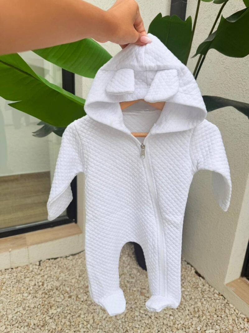 ENTERO MATELASSE CON CAPUCHA CON OREJITAS