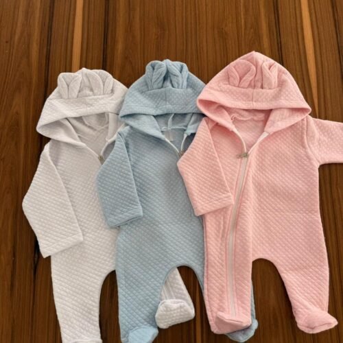 ENTERO MATELASSE CON CAPUCHA CON OREJITAS