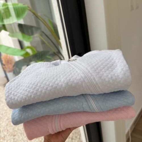 ENTERO MATELASSE CON CAPUCHA CON OREJITAS