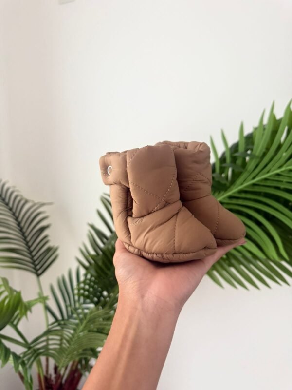 2 BOTAS IMPERMEABLES CON CORDERITO POR DENTRO