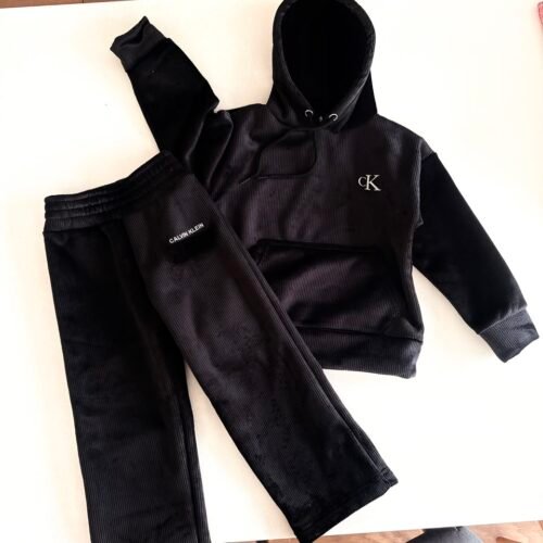 CONJUNTO DEPORTIVO CON CORDERO