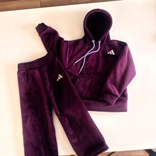 CONJUNTO DEPORTIVO CON CORDERO