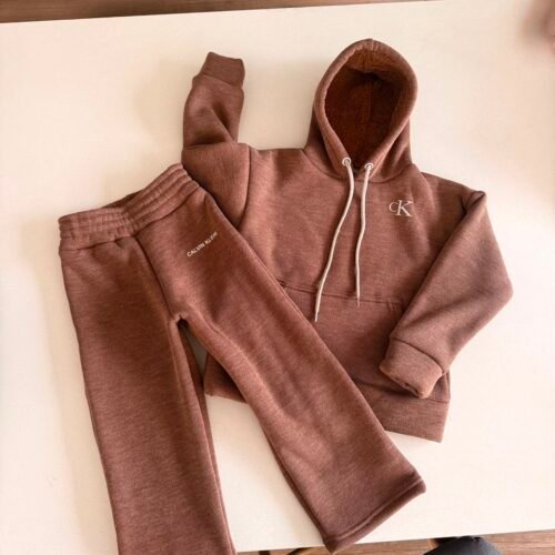 CONJUNTO DEPORTIVO CON CORDERO