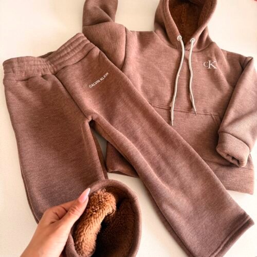 CONJUNTO DEPORTIVO CON CORDERO