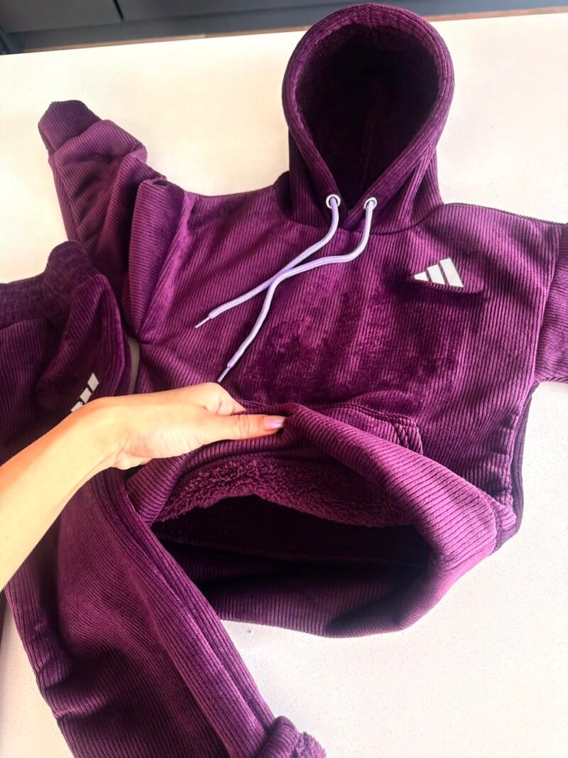CONJUNTO DEPORTIVO CON CORDERO