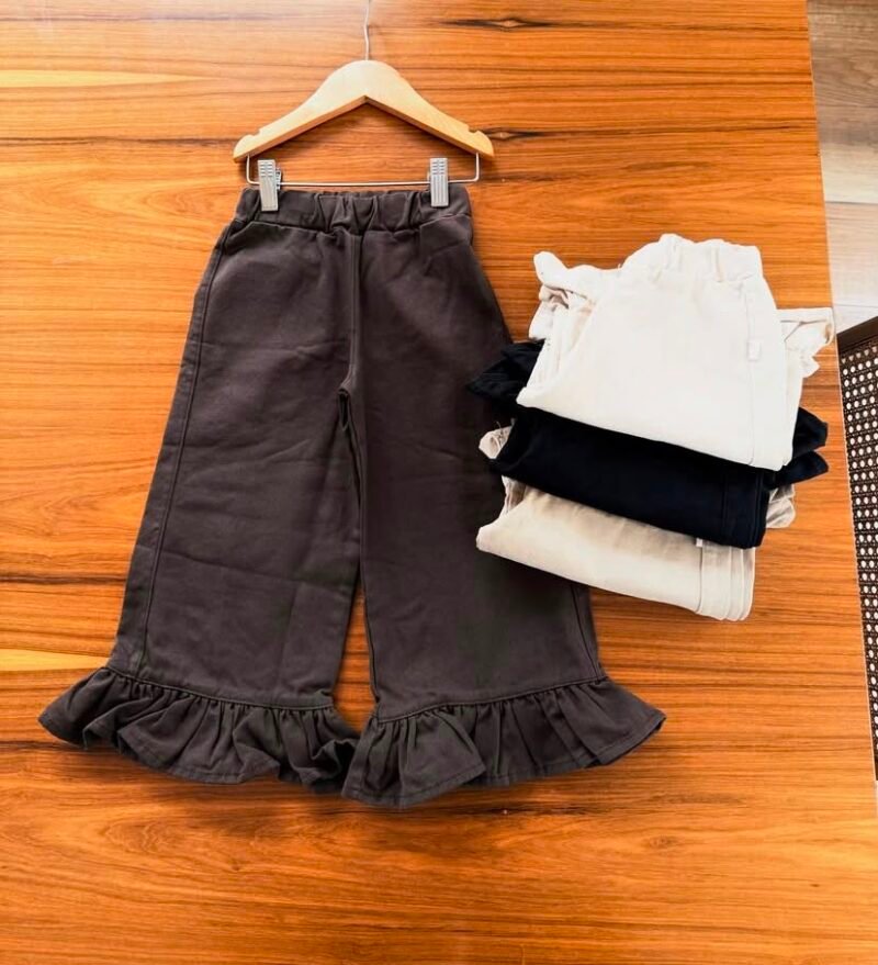 WhatsApp Image 2026-07-24 at 6.54.00 PM (1) PANTALON GABARDINA CON VOLADO